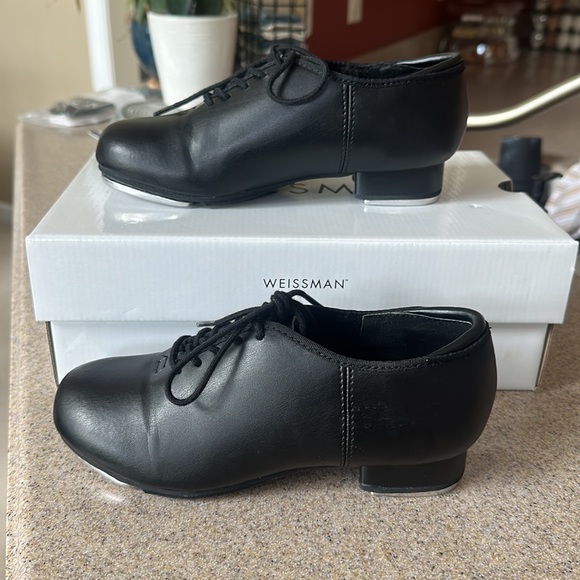 Weissman Lace-Up Tap Shoe
W1600 - 5AM - Picture 2 of 8